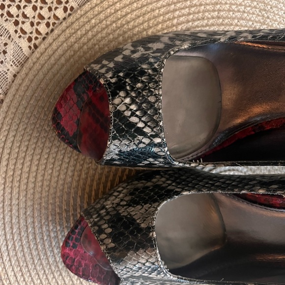 Rampage Black and Red Snakeskin Heels - Picture 1 of 5